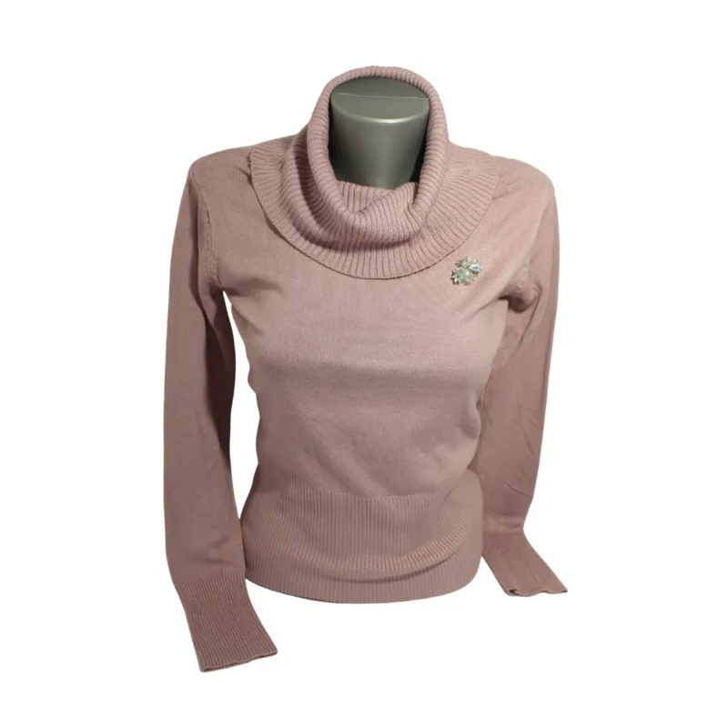 Дамска блуза с поло яка с брошка