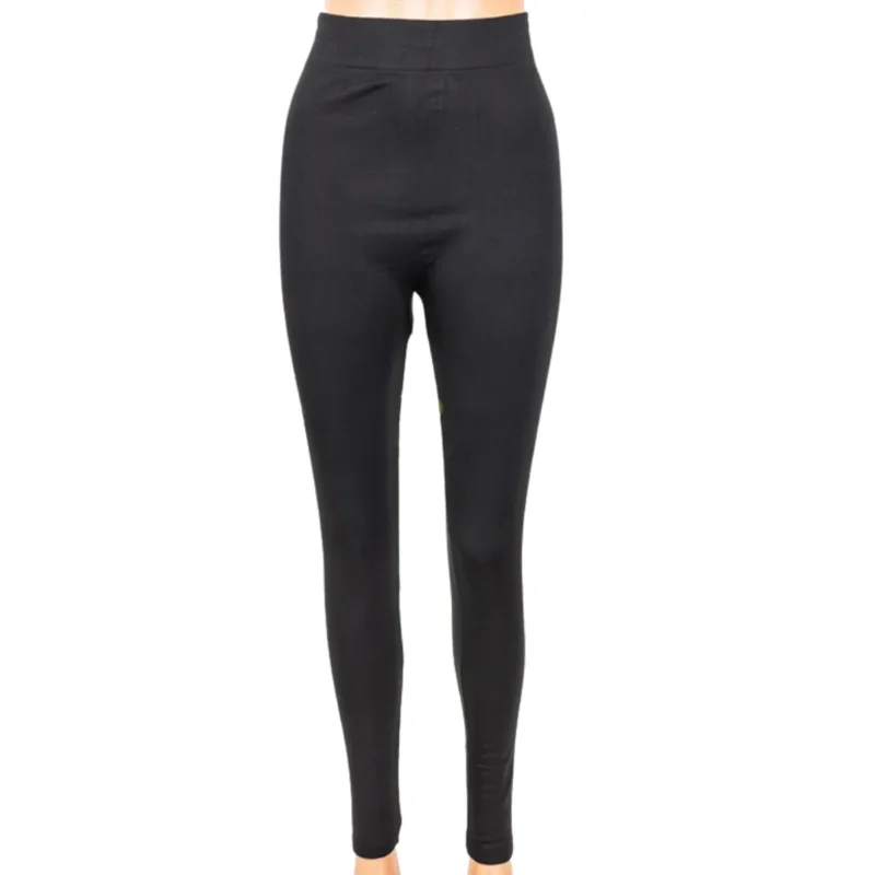 Черен дамски ватиран клин с висока талия, показан отпред на бял фон