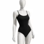 Дамско черно боди с тънки презрамки, показано върху манекен отпред