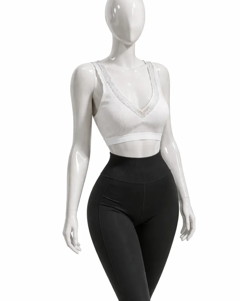 Бяло дамско бюстие с дантела и V-образно деколте без банели удобно бельо